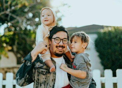 Dad holding children on shoulders and arm